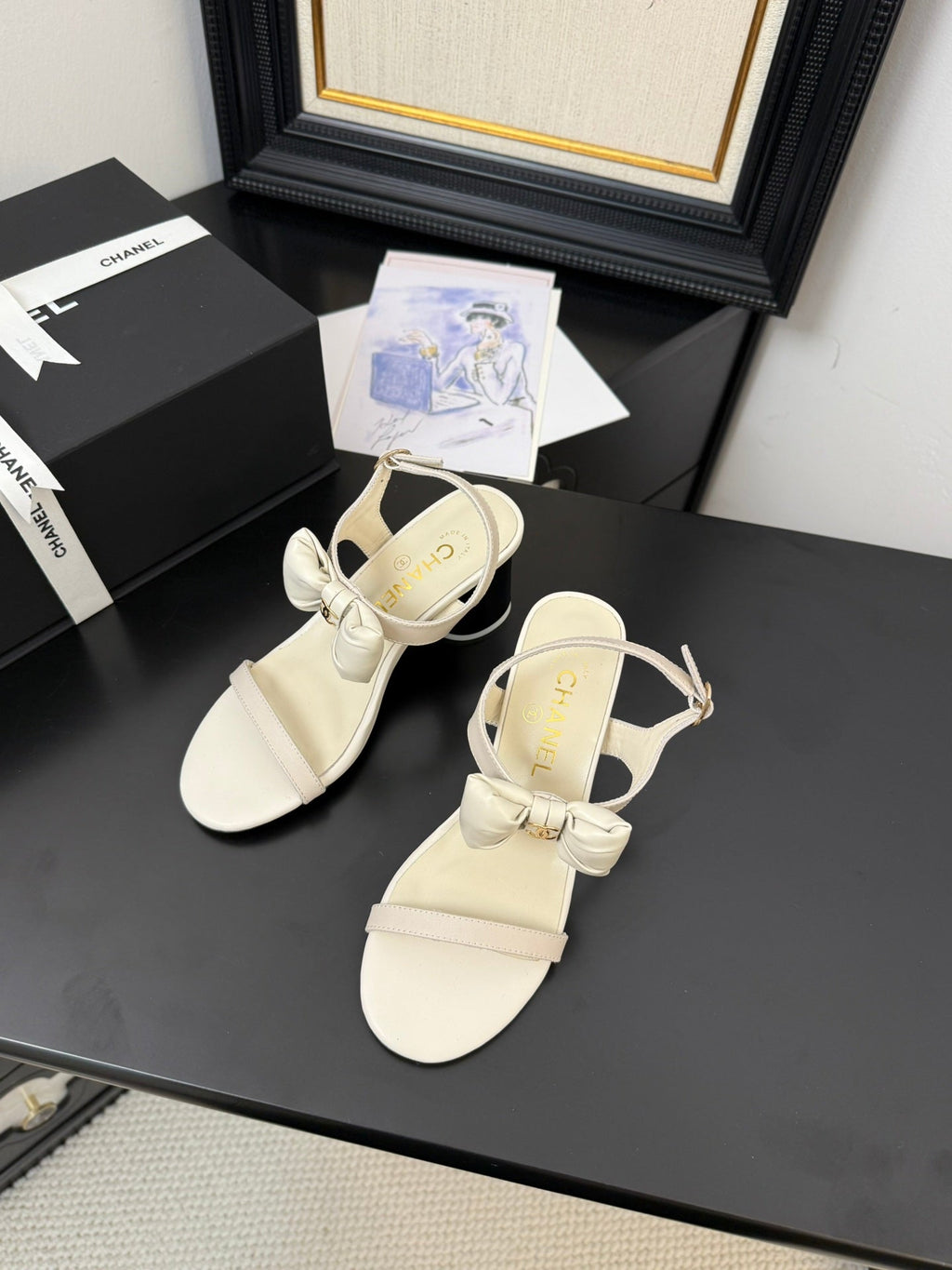 MID HEEL SANDALS IN WHITE CALFSKIN WITH BOW